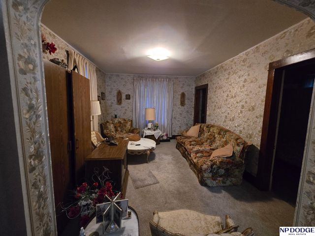 1953 S 11th Street, Omaha, NE 68108