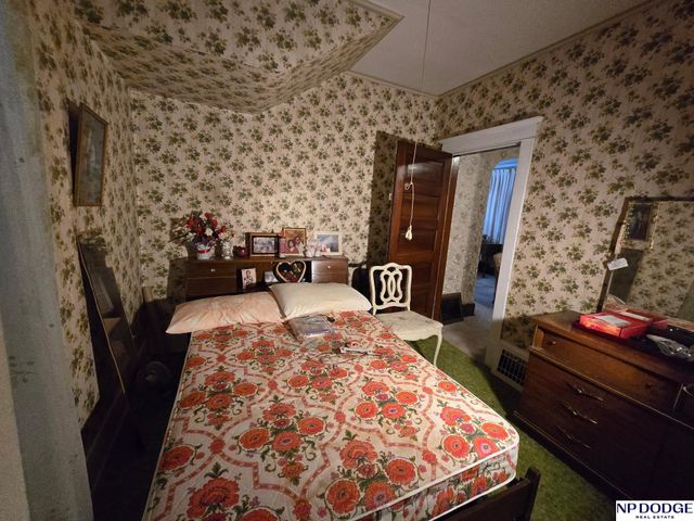 1953 S 11th Street, Omaha, NE 68108