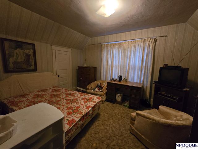 1953 S 11th Street, Omaha, NE 68108