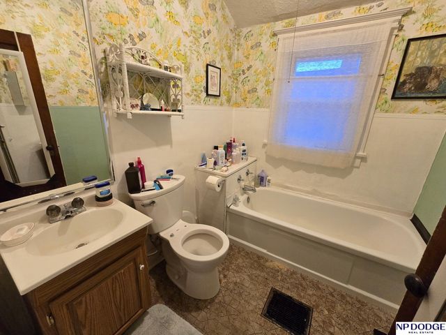 1953 S 11th Street, Omaha, NE 68108