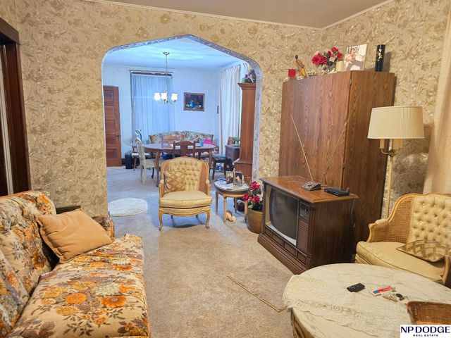 1953 S 11th Street, Omaha, NE 68108