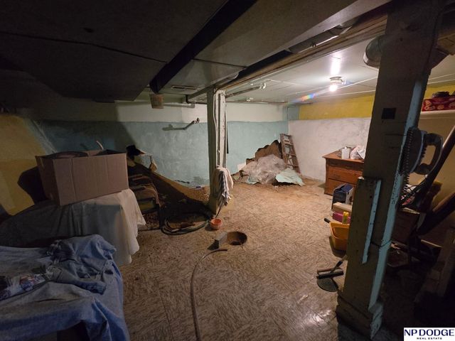 1953 S 11th Street, Omaha, NE 68108