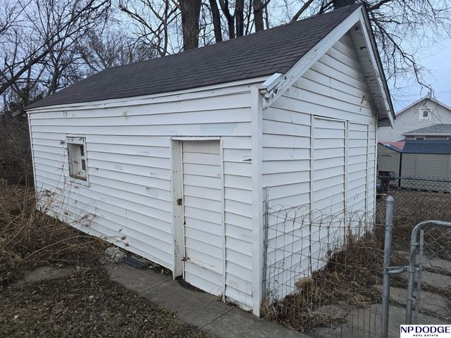 1953 S 11th Street, Omaha, NE 68108