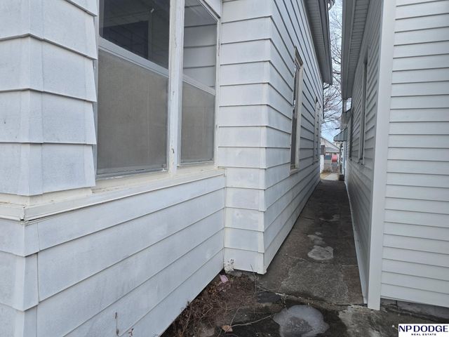 1953 S 11th Street, Omaha, NE 68108