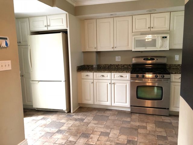 27 Pleasant St 1, Middleton, MA 01949