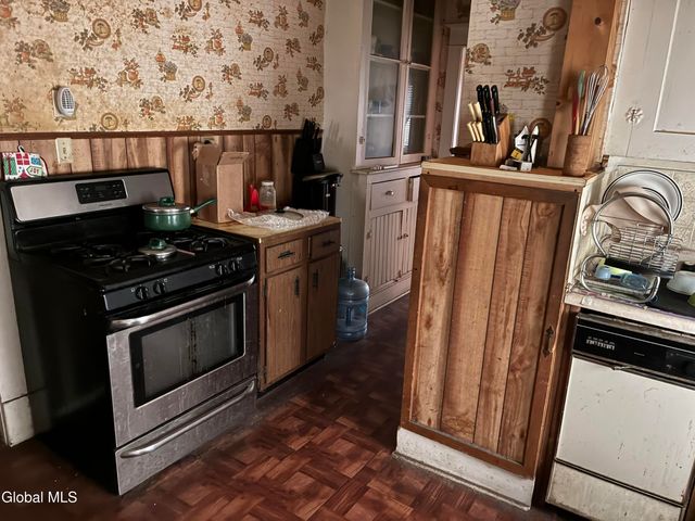 1355 Pleasant Street, Schenectady, NY 12303