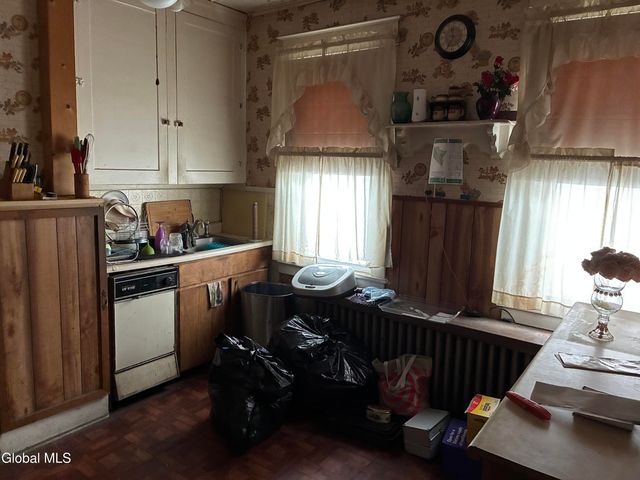 1355 Pleasant Street, Schenectady, NY 12303