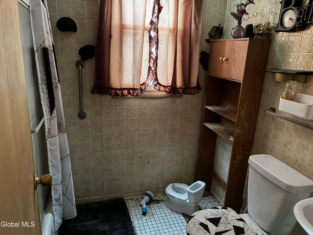 1355 Pleasant Street, Schenectady, NY 12303