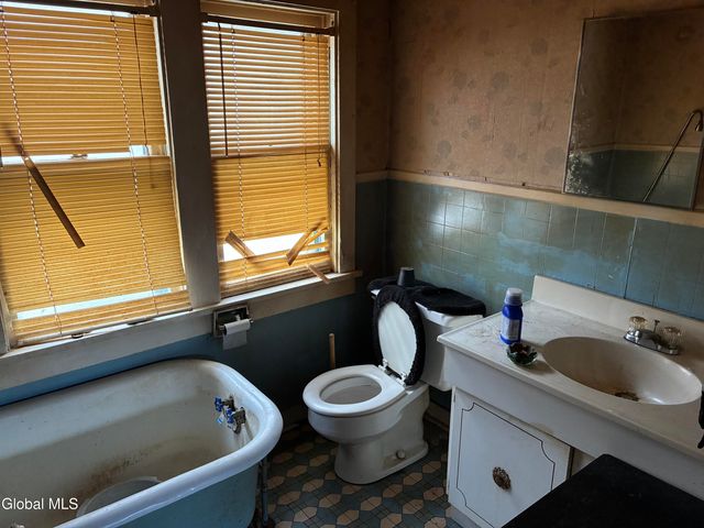 1355 Pleasant Street, Schenectady, NY 12303