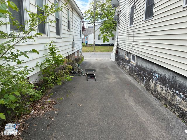 1355 Pleasant Street, Schenectady, NY 12303