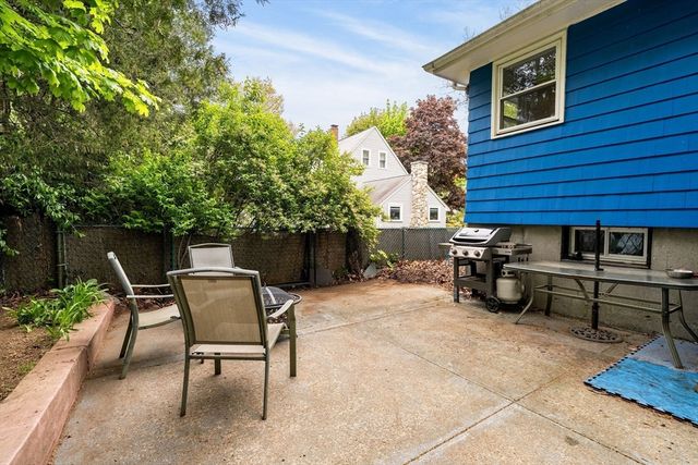 125 Sylvia St, Arlington, MA 02476