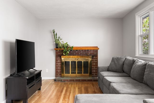125 Sylvia St, Arlington, MA 02476