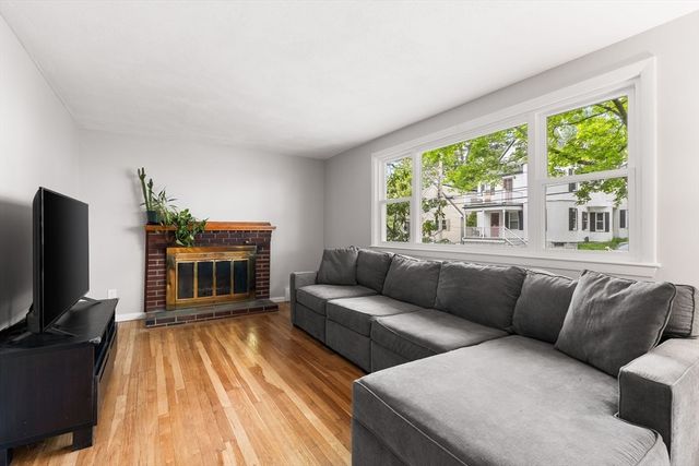 125 Sylvia St, Arlington, MA 02476
