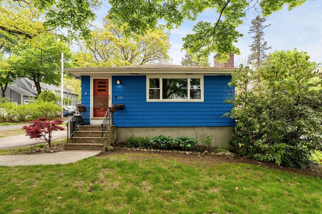 125 Sylvia St, Arlington, MA 02476