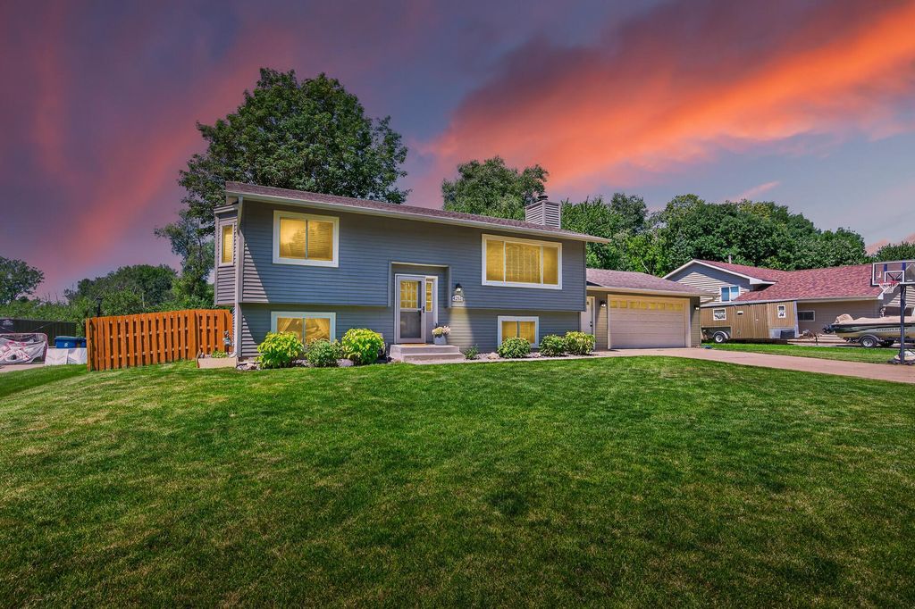 4251 Elizabeth Lane, Vadnais Heights, MN 55127