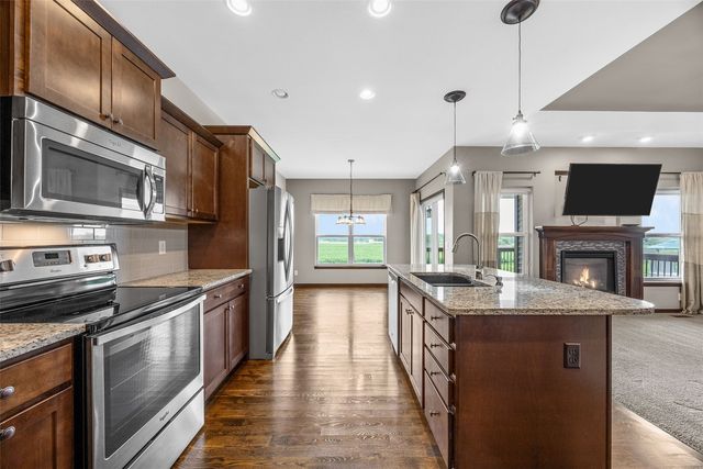 3025 Ridgeview Dr, Ely, IA 52227