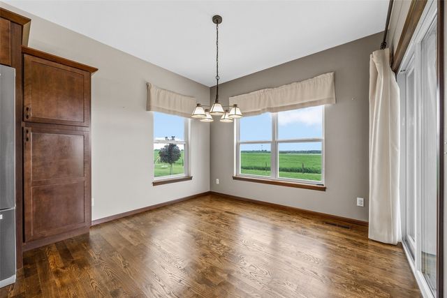 3025 Ridgeview Dr, Ely, IA 52227
