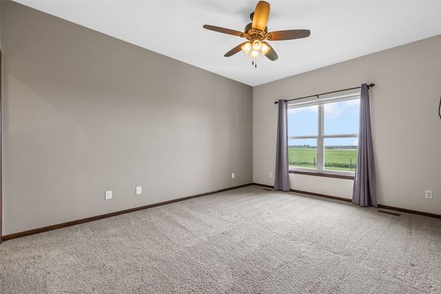 3025 Ridgeview Dr, Ely, IA 52227