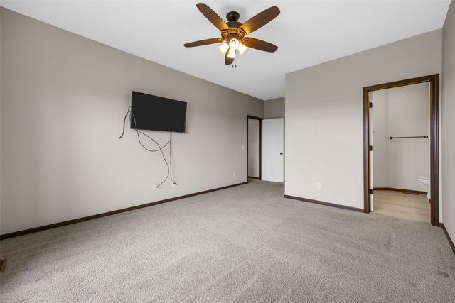 3025 Ridgeview Dr, Ely, IA 52227