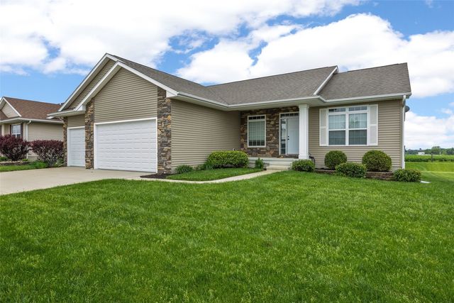 3025 Ridgeview Dr, Ely, IA 52227