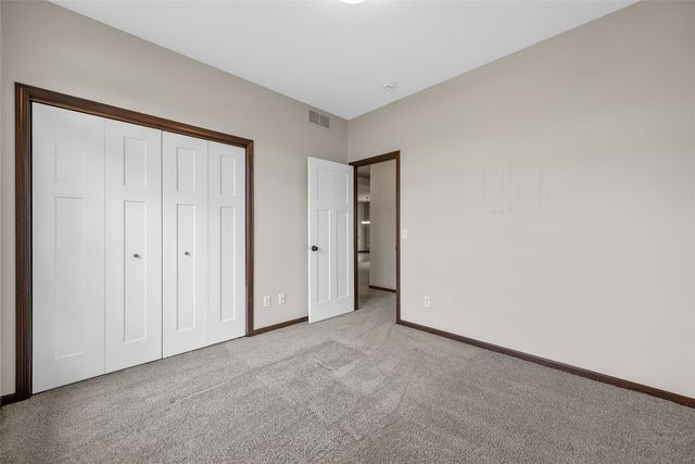 3025 Ridgeview Dr, Ely, IA 52227