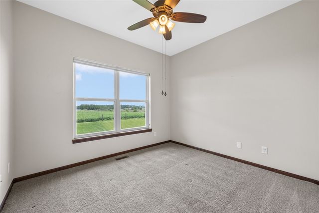 3025 Ridgeview Dr, Ely, IA 52227