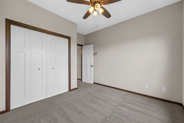 3025 Ridgeview Dr, Ely, IA 52227
