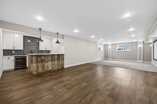 3025 Ridgeview Dr, Ely, IA 52227