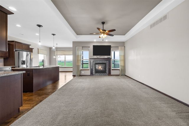 3025 Ridgeview Dr, Ely, IA 52227