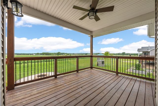 3025 Ridgeview Dr, Ely, IA 52227