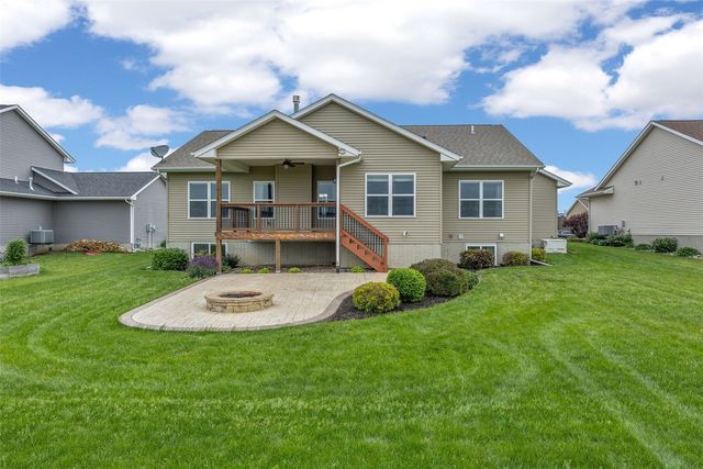 3025 Ridgeview Dr, Ely, IA 52227