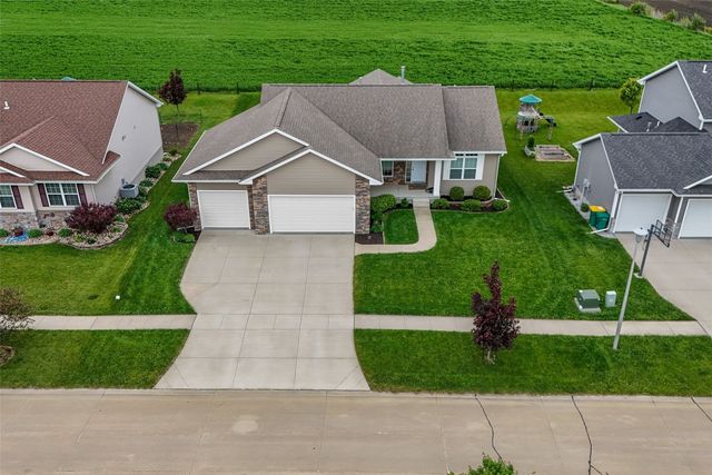 3025 Ridgeview Dr, Ely, IA 52227