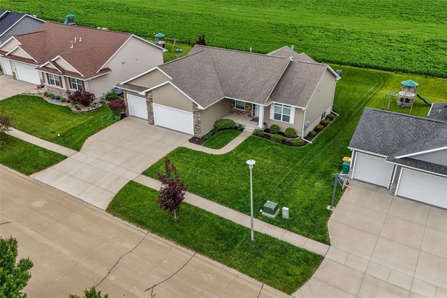 3025 Ridgeview Dr, Ely, IA 52227