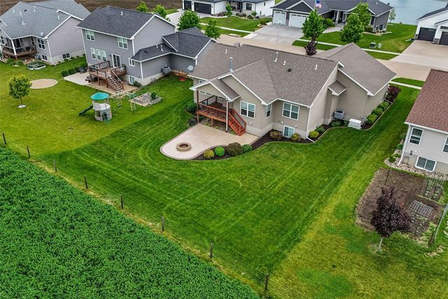 3025 Ridgeview Dr, Ely, IA 52227