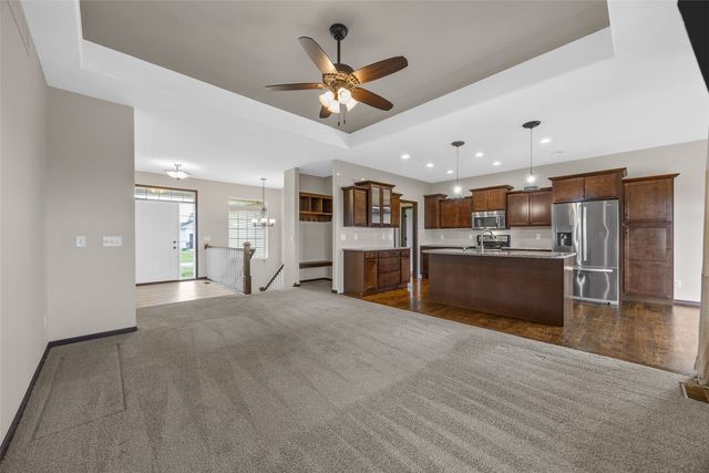 3025 Ridgeview Dr, Ely, IA 52227