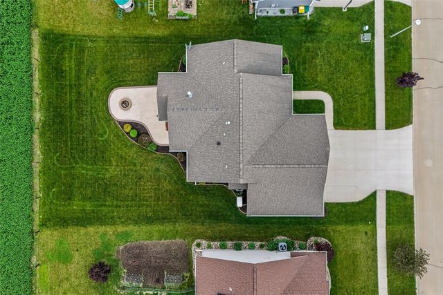 3025 Ridgeview Dr, Ely, IA 52227