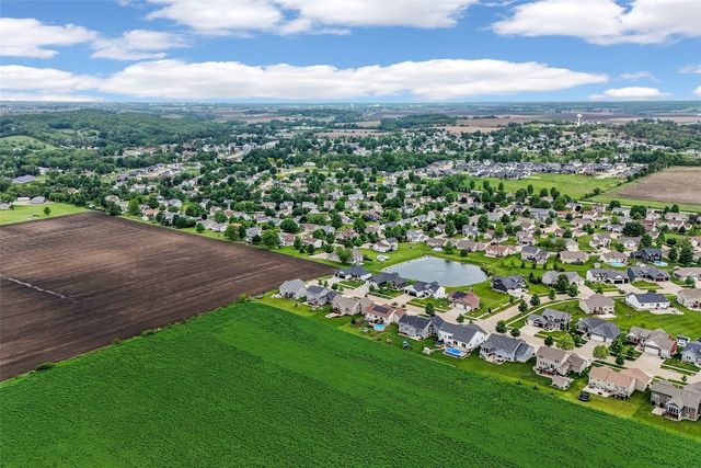 3025 Ridgeview Dr, Ely, IA 52227