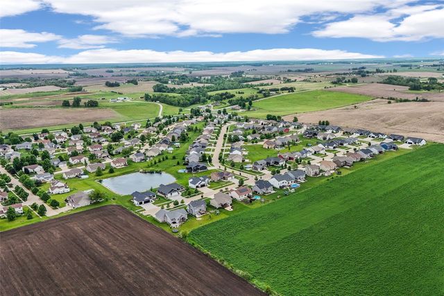 3025 Ridgeview Dr, Ely, IA 52227