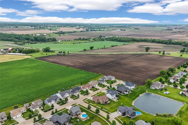 3025 Ridgeview Dr, Ely, IA 52227
