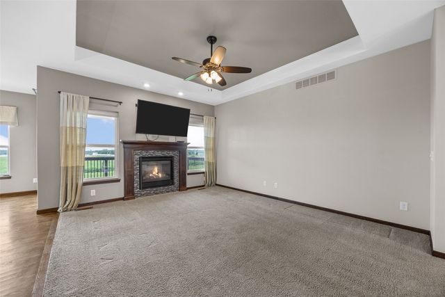 3025 Ridgeview Dr, Ely, IA 52227
