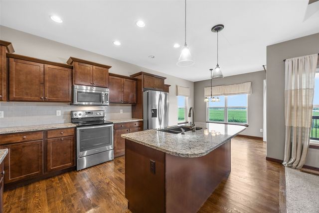 3025 Ridgeview Dr, Ely, IA 52227