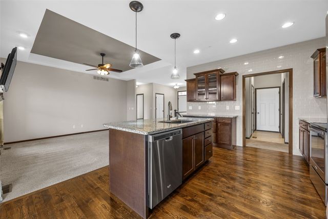 3025 Ridgeview Dr, Ely, IA 52227