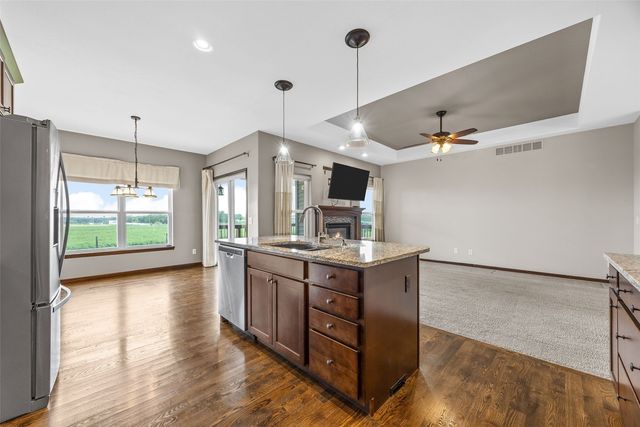 3025 Ridgeview Dr, Ely, IA 52227