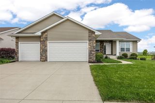 3025 Ridgeview Dr, Ely, IA 52227