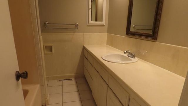 2545 S Catalina Avenue, Springfield, MO 65804