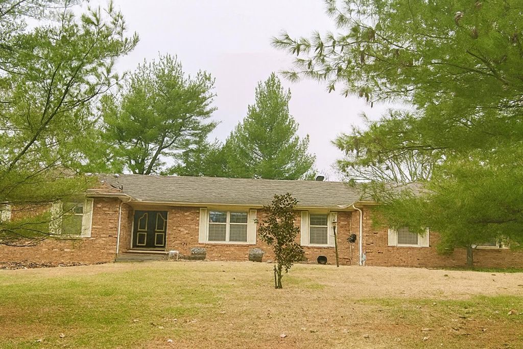 2545 S Catalina Avenue, Springfield, MO 65804