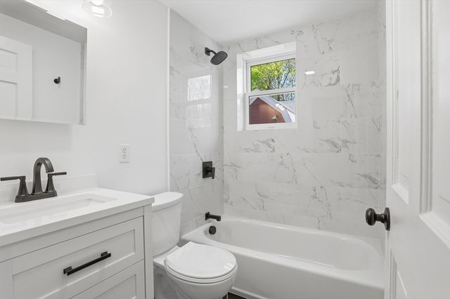70 Commandants Way 70, Chelsea, MA 02150