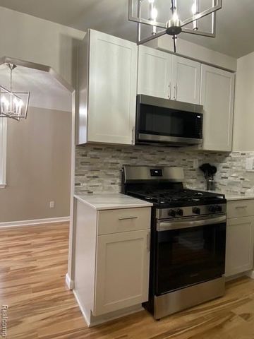 8998 Quandt Avenue, Allen Park, MI 48101