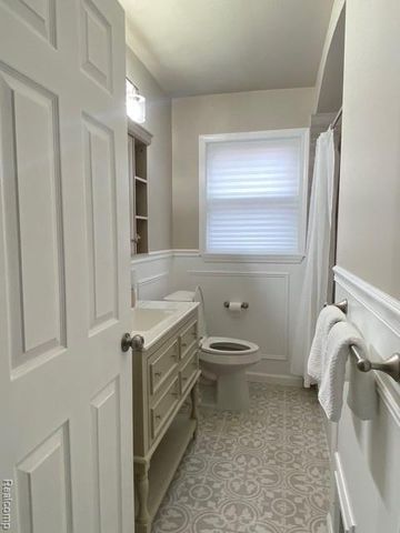 8998 Quandt Avenue, Allen Park, MI 48101