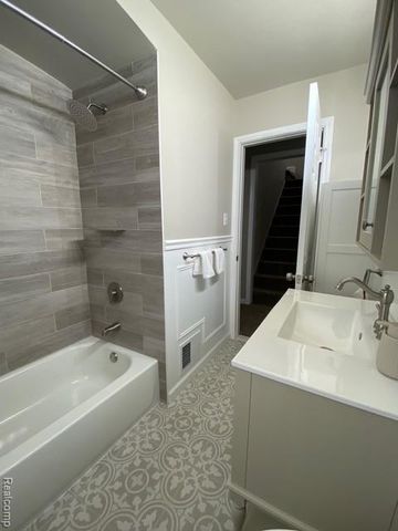 8998 Quandt Avenue, Allen Park, MI 48101